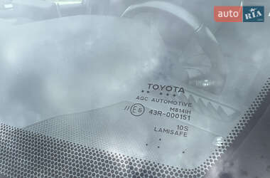 Позашляховик / Кросовер Toyota RAV4 2021 в 