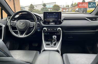 Позашляховик / Кросовер Toyota RAV4 2021 в 