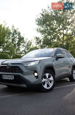 Позашляховик / Кросовер Toyota RAV4 2019 в 