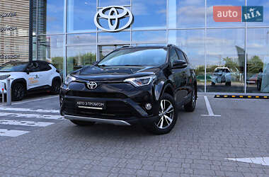 Позашляховик / Кросовер Toyota RAV4 2017 в Рівному