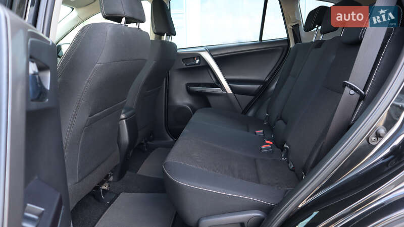 Позашляховик / Кросовер Toyota RAV4 2017 в Рівному
