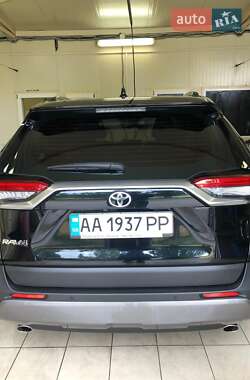 Внедорожник / Кроссовер Toyota RAV4 2019 в 