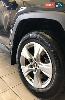 Внедорожник / Кроссовер Toyota RAV4 2019 в 