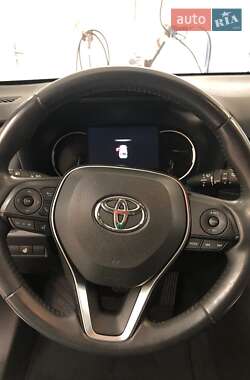 Внедорожник / Кроссовер Toyota RAV4 2019 в 