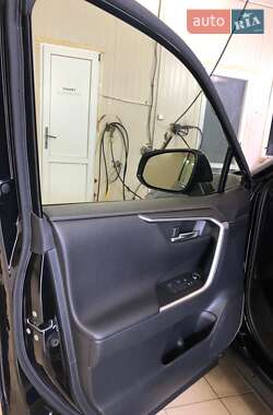 Внедорожник / Кроссовер Toyota RAV4 2019 в 