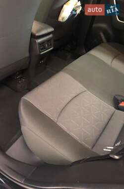 Внедорожник / Кроссовер Toyota RAV4 2019 в 