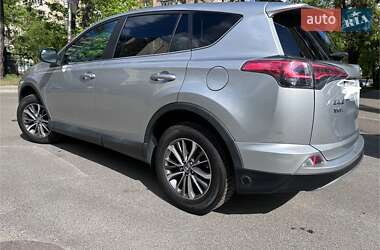 Позашляховик / Кросовер Toyota RAV4 2017 в 