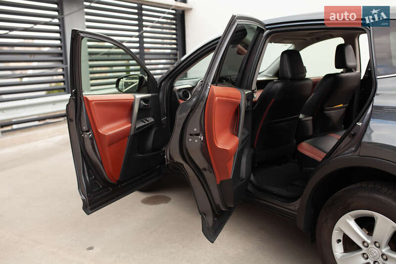 Внедорожник / Кроссовер Toyota RAV4 2013 в Киеве