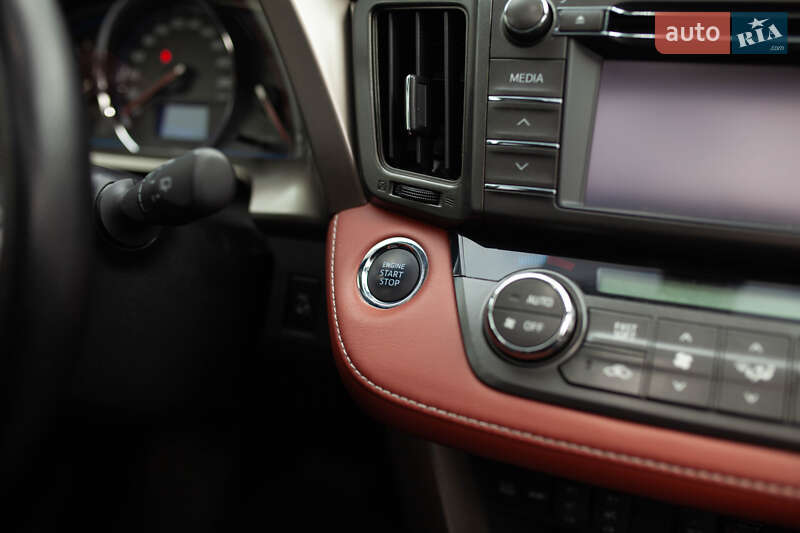 Внедорожник / Кроссовер Toyota RAV4 2013 в Киеве