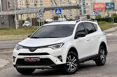 Позашляховик / Кросовер Toyota RAV4 2016 в Києві