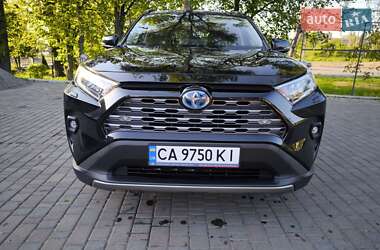 Позашляховик / Кросовер Toyota RAV4 2023 в 