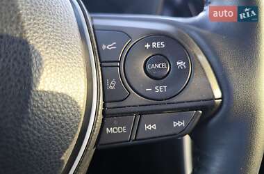 Позашляховик / Кросовер Toyota RAV4 2023 в 