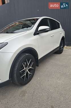 Внедорожник / Кроссовер Toyota RAV4 2018 в Львове