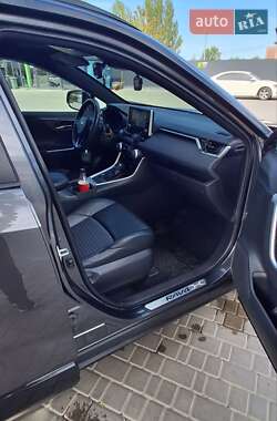 Внедорожник / Кроссовер Toyota RAV4 2019 в 