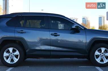 Внедорожник / Кроссовер Toyota RAV4 2020 в 