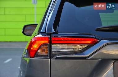 Внедорожник / Кроссовер Toyota RAV4 2020 в 