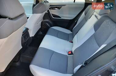 Внедорожник / Кроссовер Toyota RAV4 2020 в 