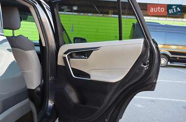Внедорожник / Кроссовер Toyota RAV4 2020 в 