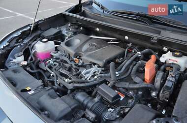 Внедорожник / Кроссовер Toyota RAV4 2020 в 