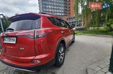 Позашляховик / Кросовер Toyota RAV4 2017 в 