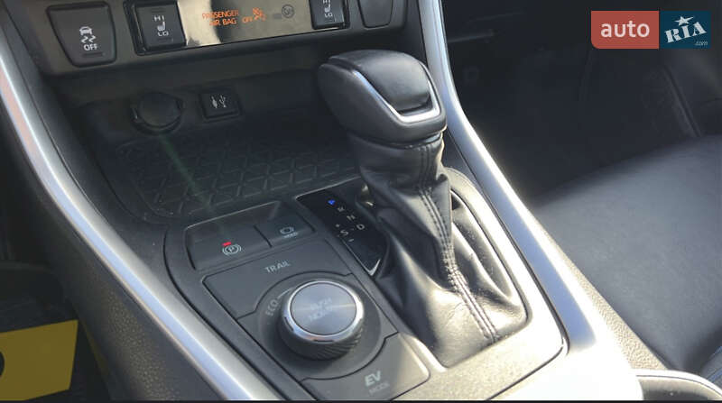 Внедорожник / Кроссовер Toyota RAV4 2019 в Львове