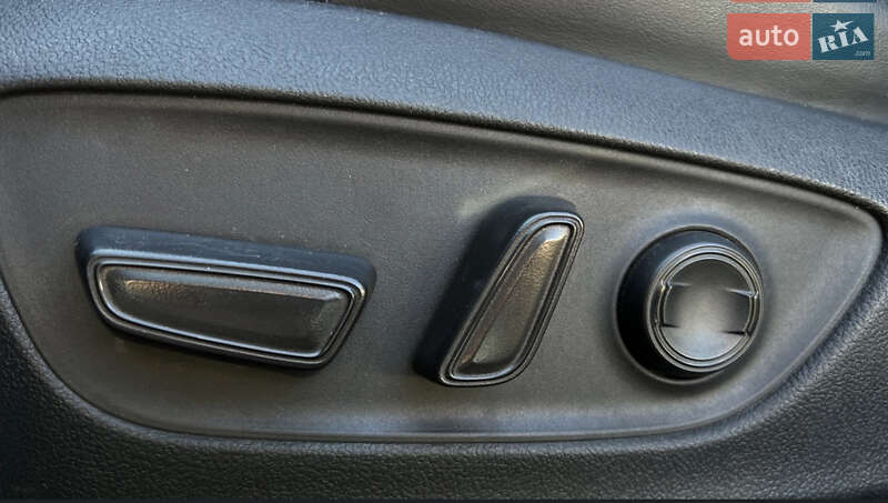 Внедорожник / Кроссовер Toyota RAV4 2019 в Львове