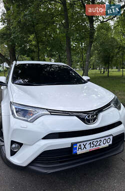 Внедорожник / Кроссовер Toyota RAV4 2017 в 