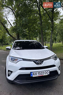 Внедорожник / Кроссовер Toyota RAV4 2017 в 