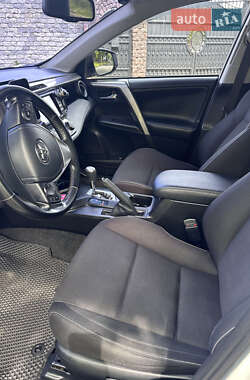 Внедорожник / Кроссовер Toyota RAV4 2017 в 