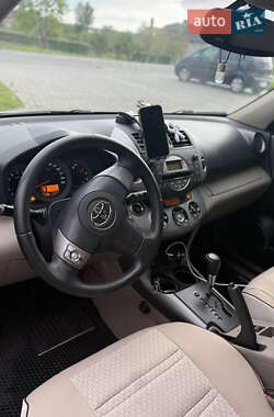 Позашляховик / Кросовер Toyota RAV4 2008 в 