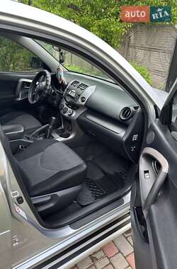 Позашляховик / Кросовер Toyota RAV4 2006 в 