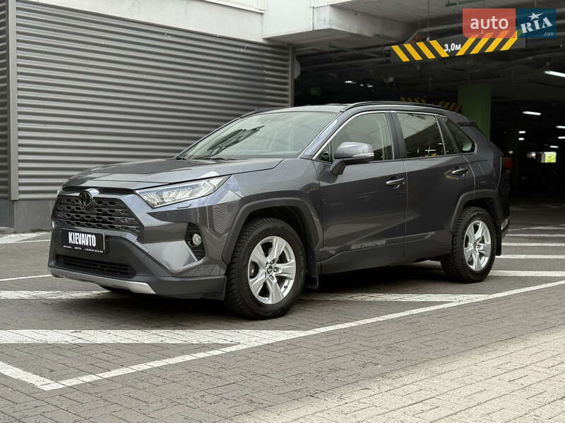 Позашляховик / Кросовер Toyota RAV4 2020 в Києві