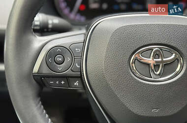 Позашляховик / Кросовер Toyota RAV4 2020 в 