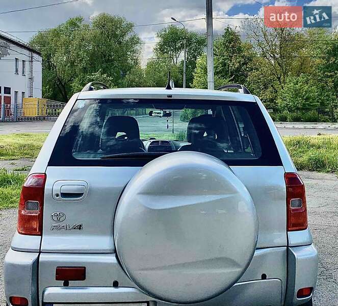Внедорожник / Кроссовер Toyota RAV4 2002 в Луцке