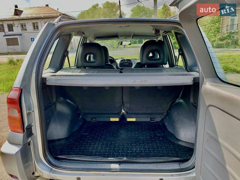 Внедорожник / Кроссовер Toyota RAV4 2002 в Луцке