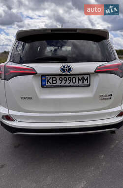 Позашляховик / Кросовер Toyota RAV4 2016 в 