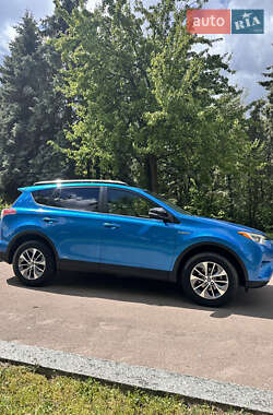 Внедорожник / Кроссовер Toyota RAV4 2018 в 