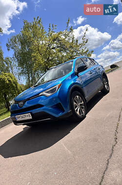 Внедорожник / Кроссовер Toyota RAV4 2018 в 