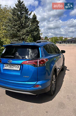 Внедорожник / Кроссовер Toyota RAV4 2018 в 