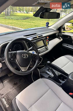Внедорожник / Кроссовер Toyota RAV4 2018 в 