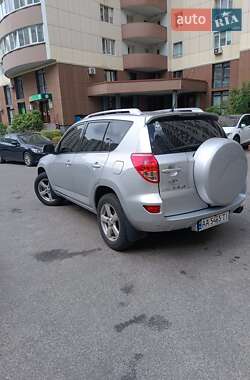 Внедорожник / Кроссовер Toyota RAV4 2006 в 