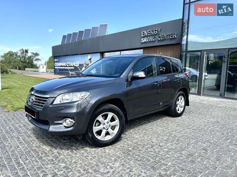 Внедорожник / Кроссовер Toyota RAV4 2011 в 