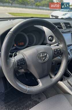 Внедорожник / Кроссовер Toyota RAV4 2011 в 