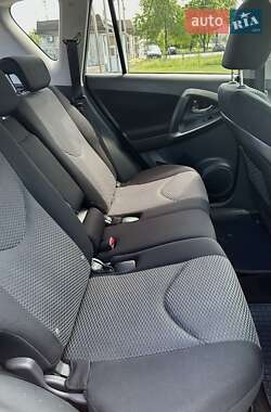 Внедорожник / Кроссовер Toyota RAV4 2011 в 