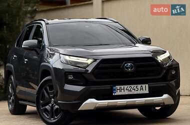 Позашляховик / Кросовер Toyota RAV4 2021 в 