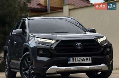 Позашляховик / Кросовер Toyota RAV4 2021 в 