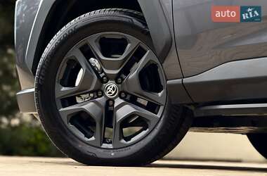 Позашляховик / Кросовер Toyota RAV4 2021 в 
