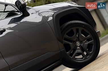 Позашляховик / Кросовер Toyota RAV4 2021 в 