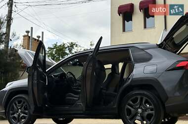 Позашляховик / Кросовер Toyota RAV4 2021 в 