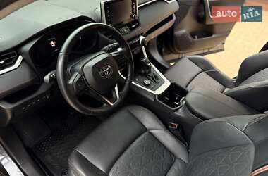 Позашляховик / Кросовер Toyota RAV4 2021 в 